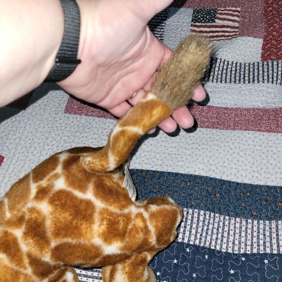 Gorgeous Giraffe plush - Picture 4 of 5